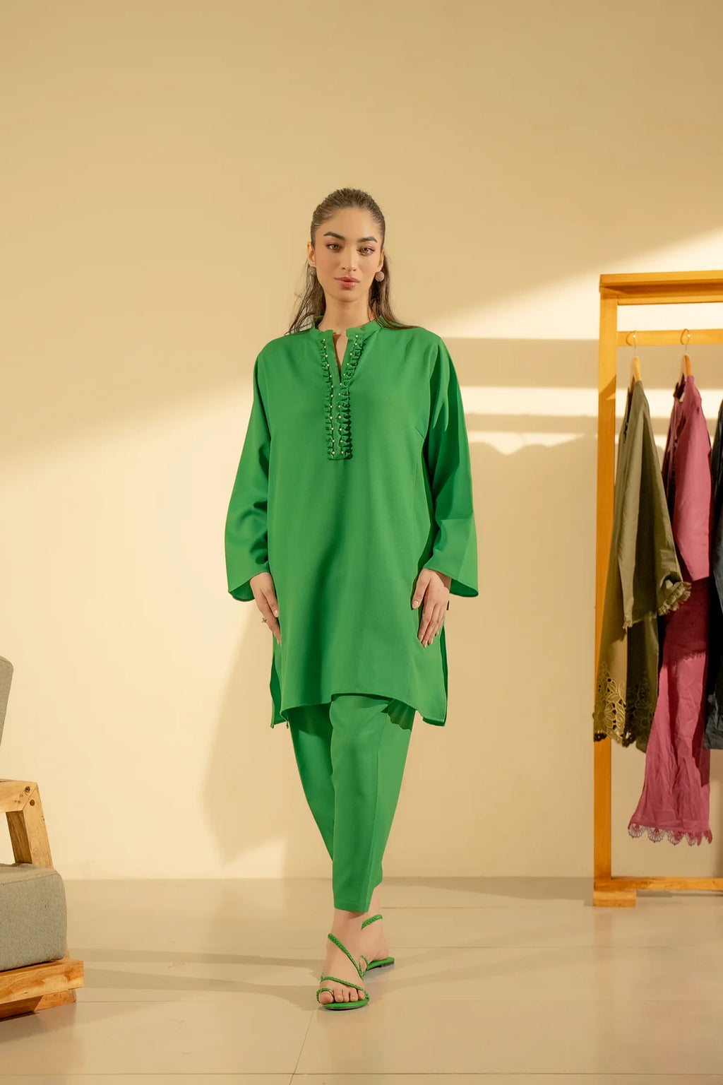GREEN_EMBEDDED_KURTA_SET_1